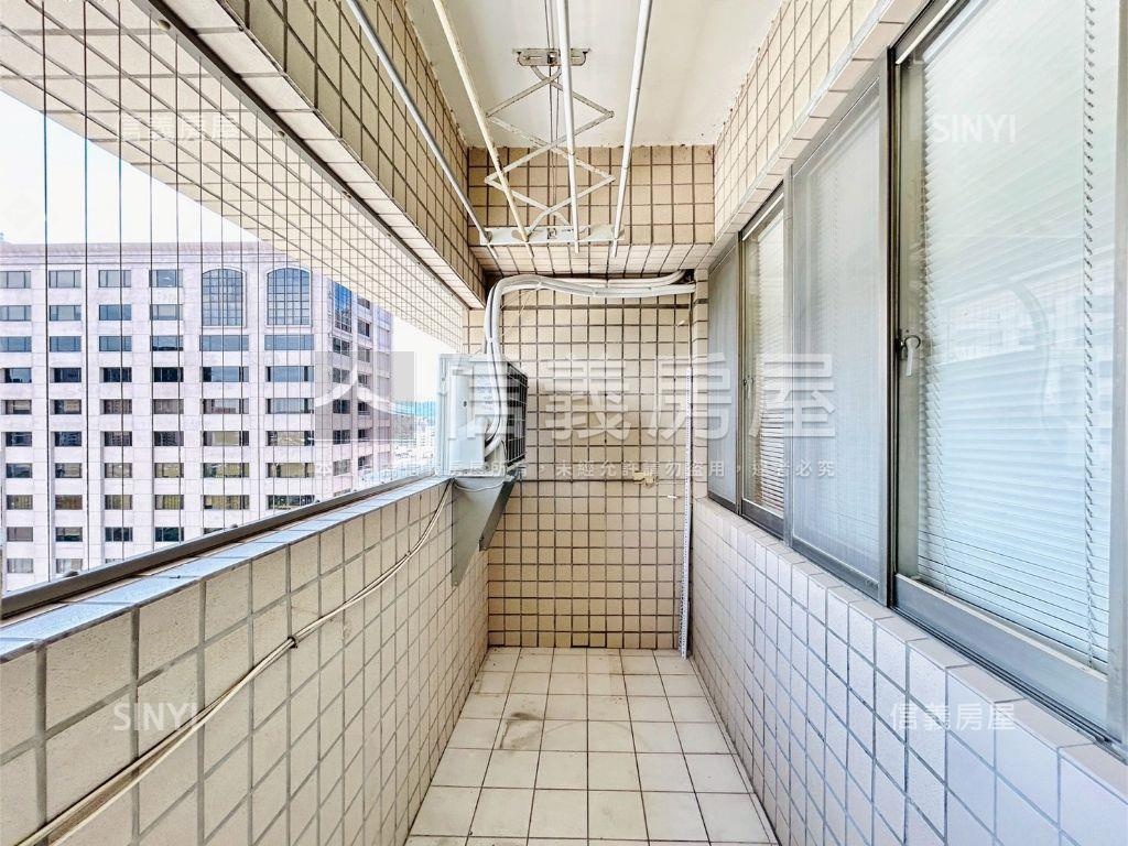 浪漫凡爾賽兩房車位房屋室內格局與周邊環境