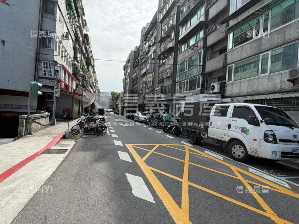 美麗華獨立產權坡平車位房屋室內格局與周邊環境