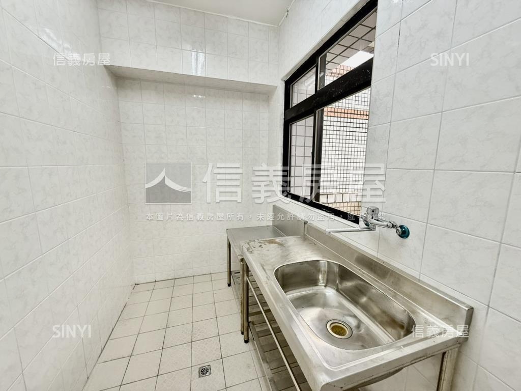 高樓方正採光電梯３房房屋室內格局與周邊環境