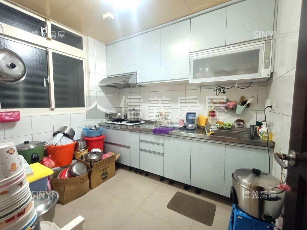 光華街稀有電梯四房房屋室內格局與周邊環境