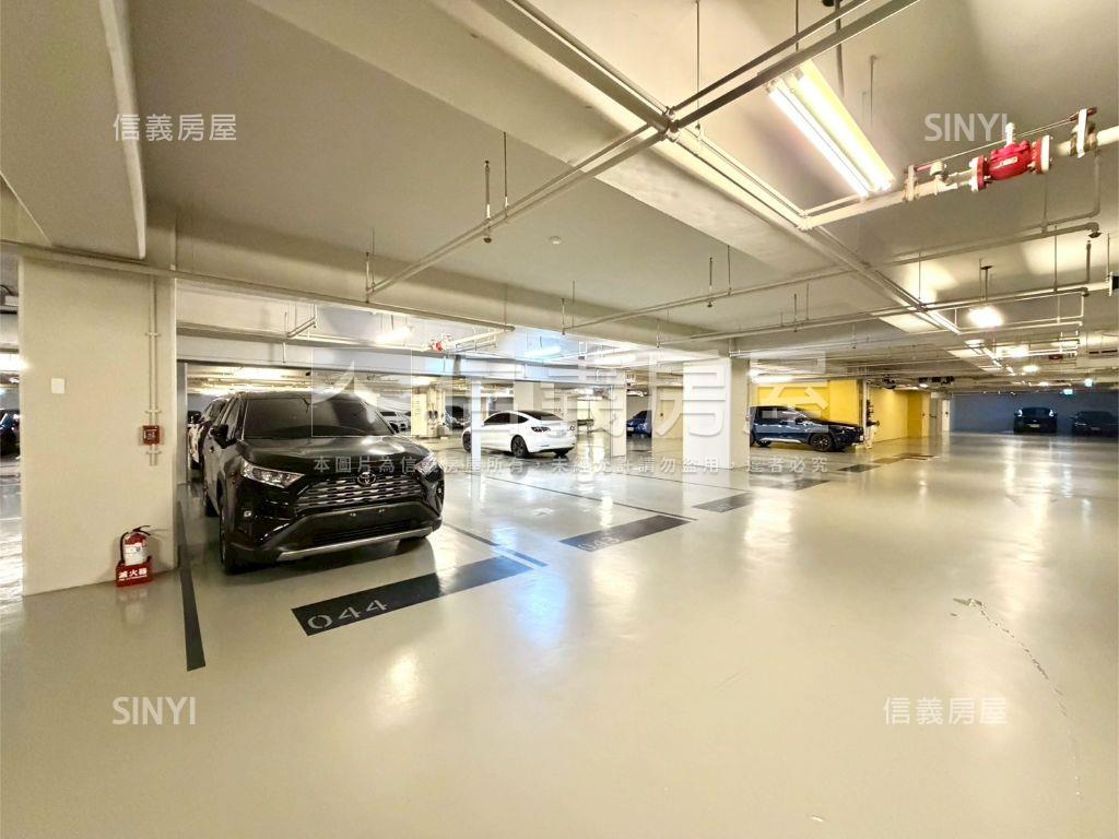 濟弘皇璽３房２廳大車位房屋室內格局與周邊環境