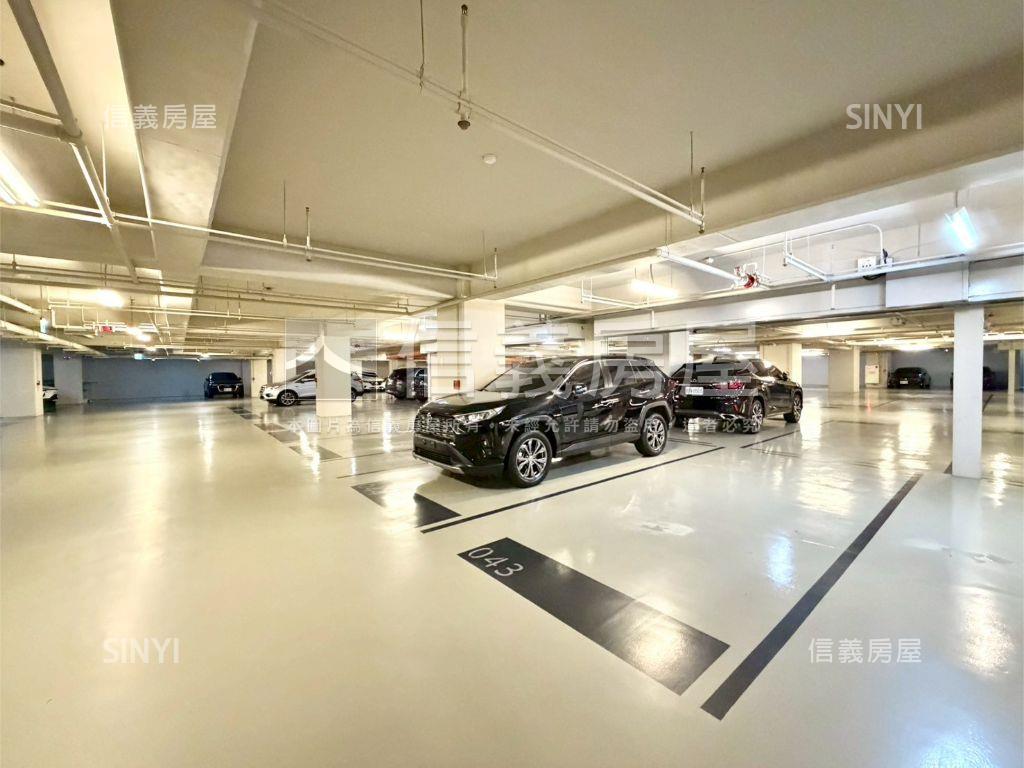 濟弘皇璽３房２廳大車位房屋室內格局與周邊環境