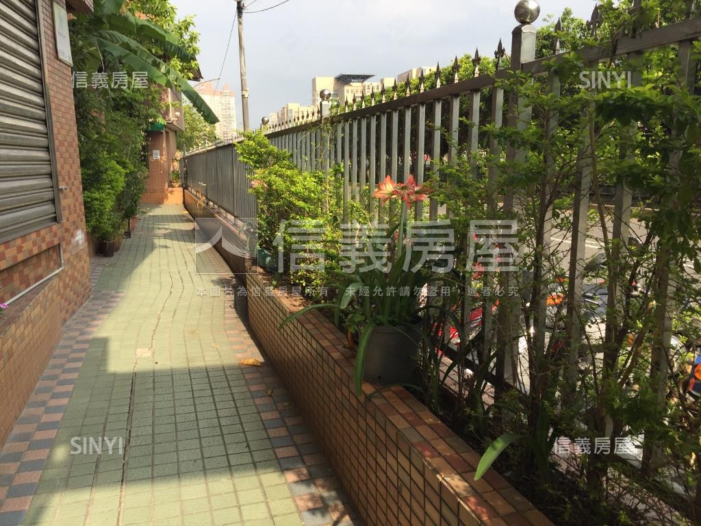 正面公園高樓三房三衛車位房屋室內格局與周邊環境
