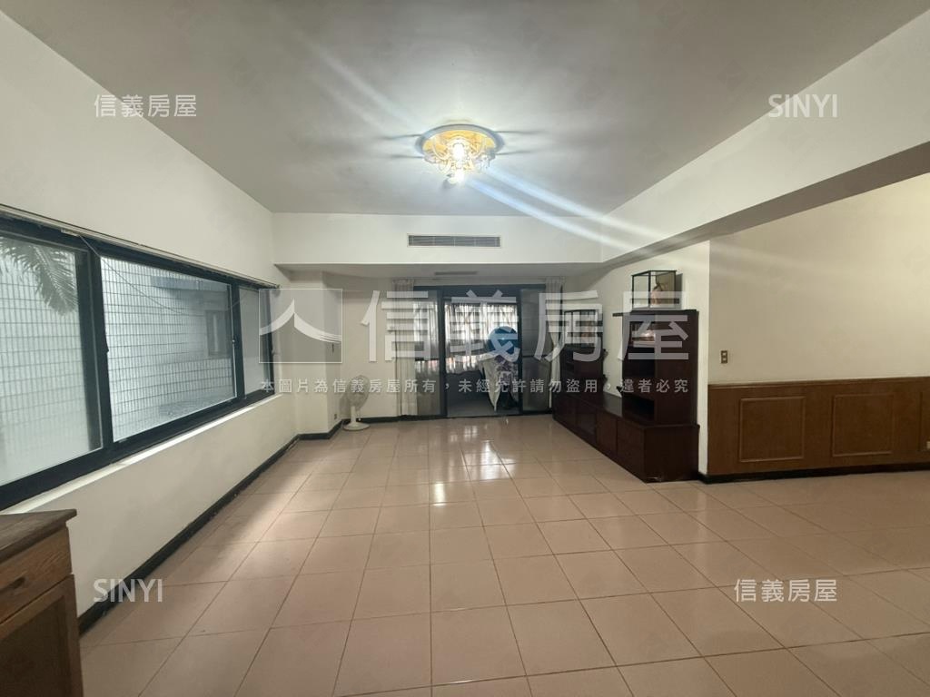 可看仁愛林蔭帝景天廈名邸房屋室內格局與周邊環境