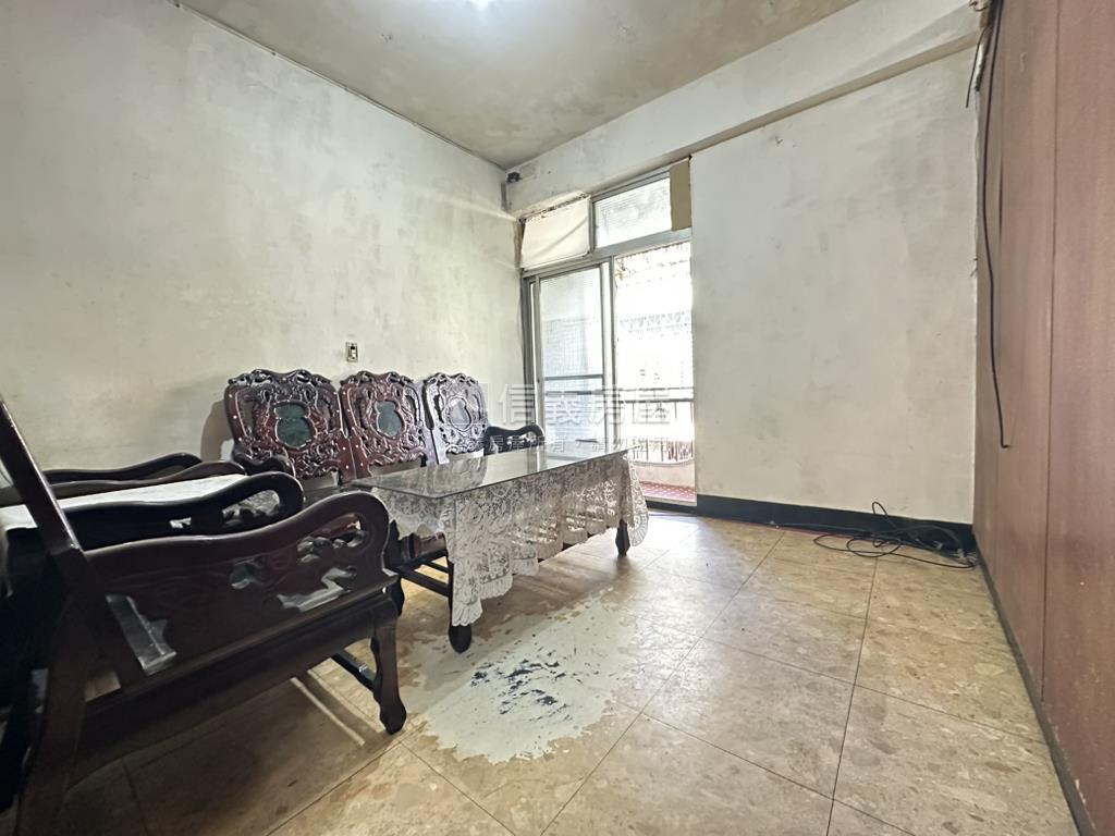 溫馨三房新世界房屋室內格局與周邊環境