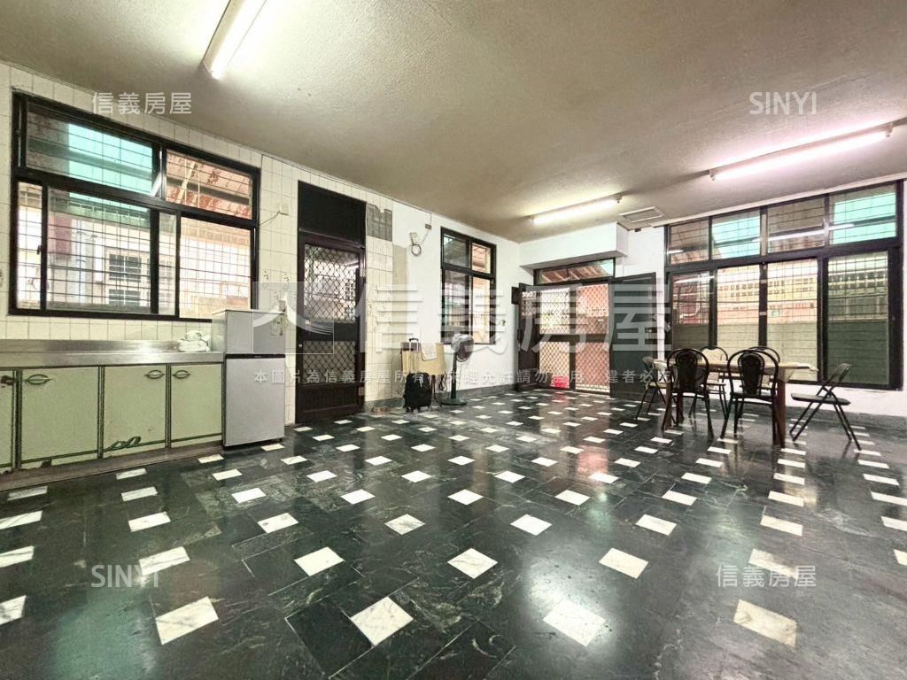 雙城鬧區✦衛民街邊間老厝房屋室內格局與周邊環境