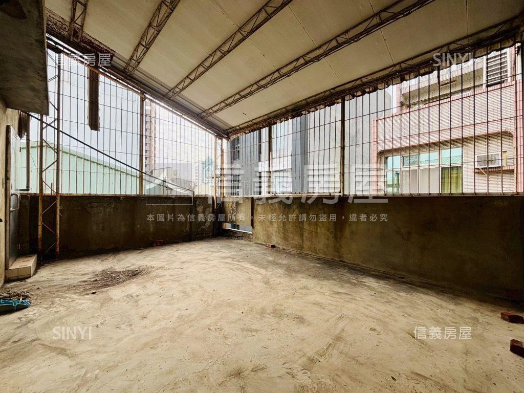 雙城鬧區✦衛民街邊間老厝房屋室內格局與周邊環境