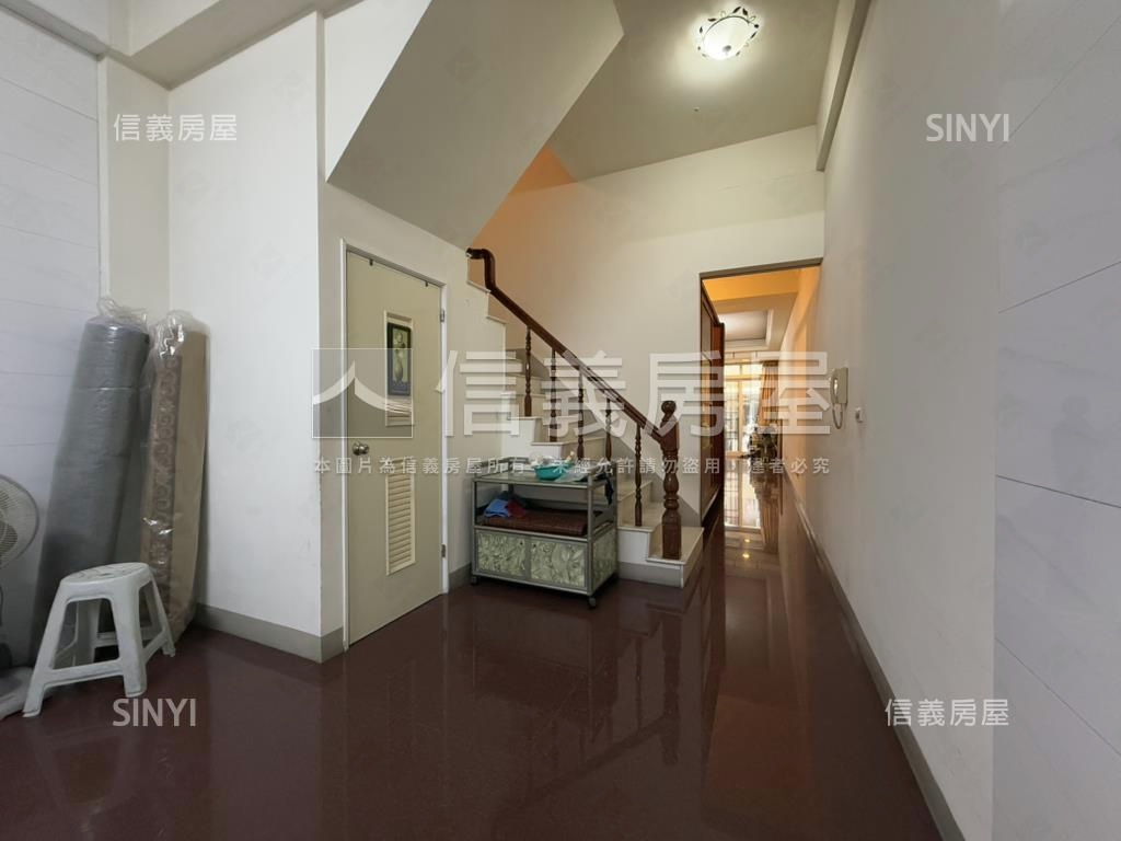 草衙道大地坪騎樓透天房屋室內格局與周邊環境