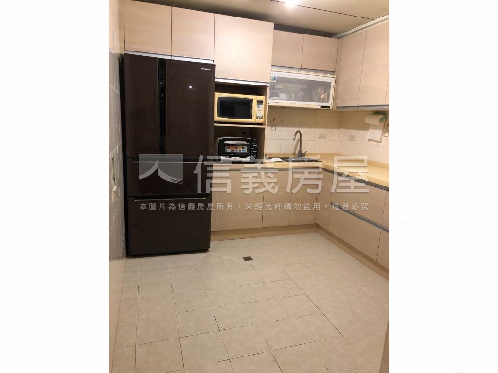 精裝歐風下疊瓏山林房屋室內格局與周邊環境