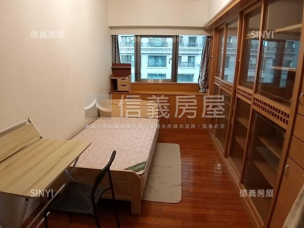 新板特區雙車位大戶房屋室內格局與周邊環境