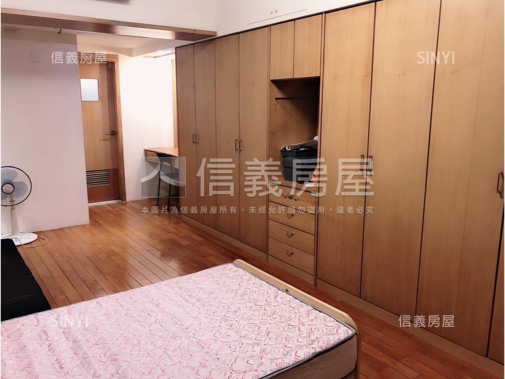 新板特區雙車位大戶房屋室內格局與周邊環境