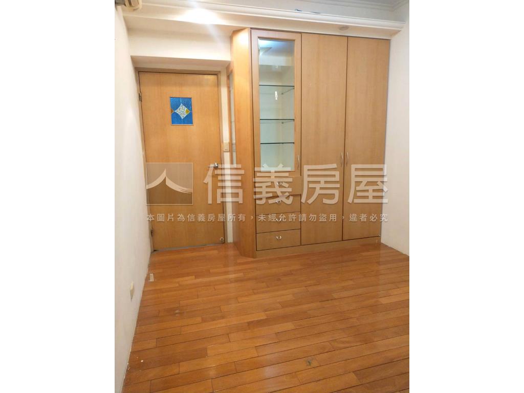 新板特區雙車位大戶房屋室內格局與周邊環境