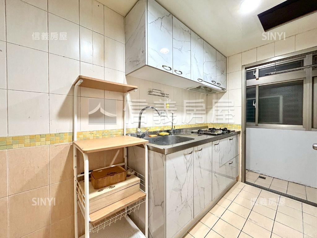 大橋頭捷運美妝二樓房屋室內格局與周邊環境