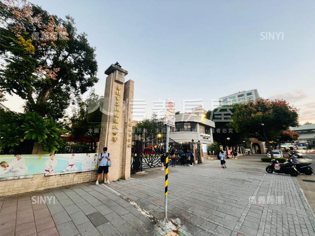 大橋頭捷運美妝二樓房屋室內格局與周邊環境