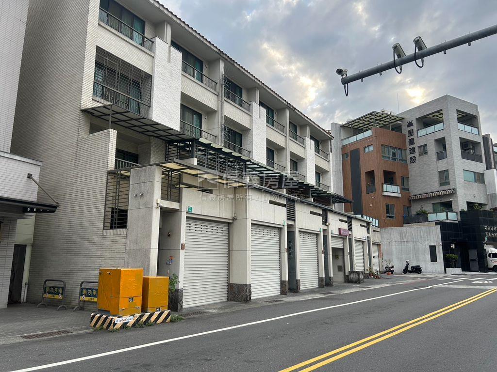 東區日光臨路車墅房屋室內格局與周邊環境