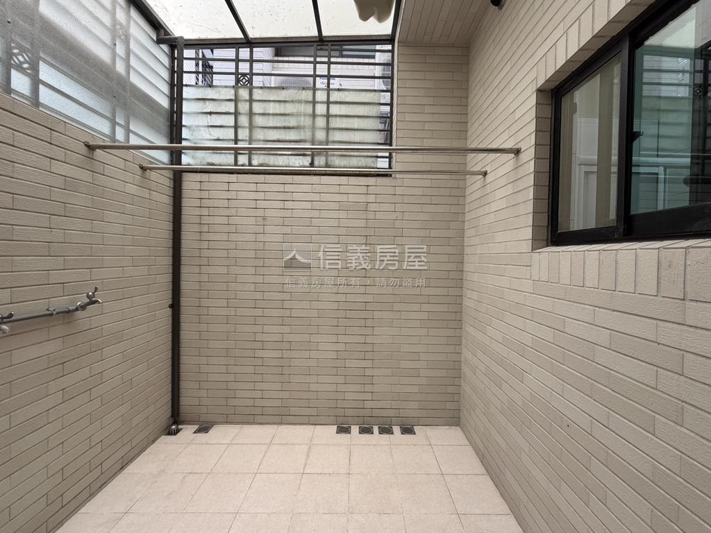 東區日光臨路車墅房屋室內格局與周邊環境