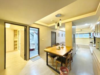 近捷運文華高中３房平車位