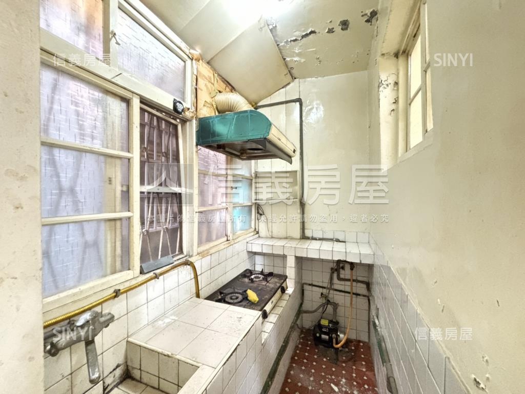 捷運3樓稀有釋出房屋室內格局與周邊環境