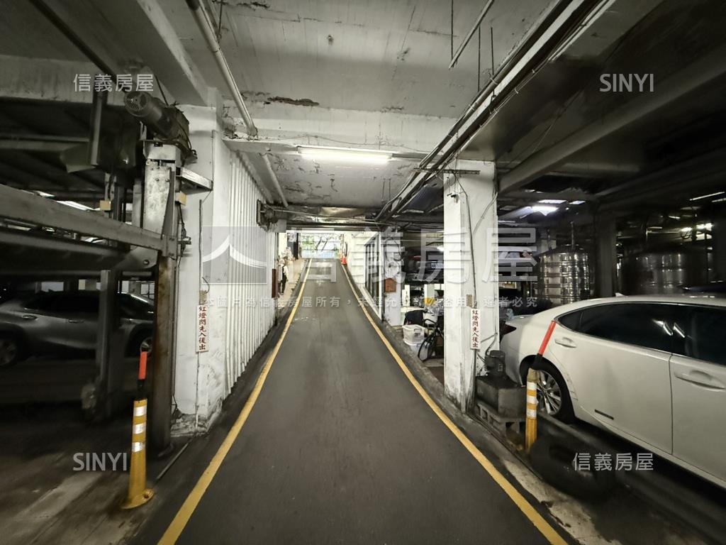 仁愛路★Ｂ１車位房屋室內格局與周邊環境