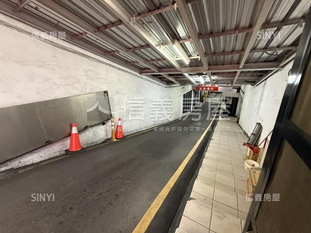 仁愛路★Ｂ１車位房屋室內格局與周邊環境
