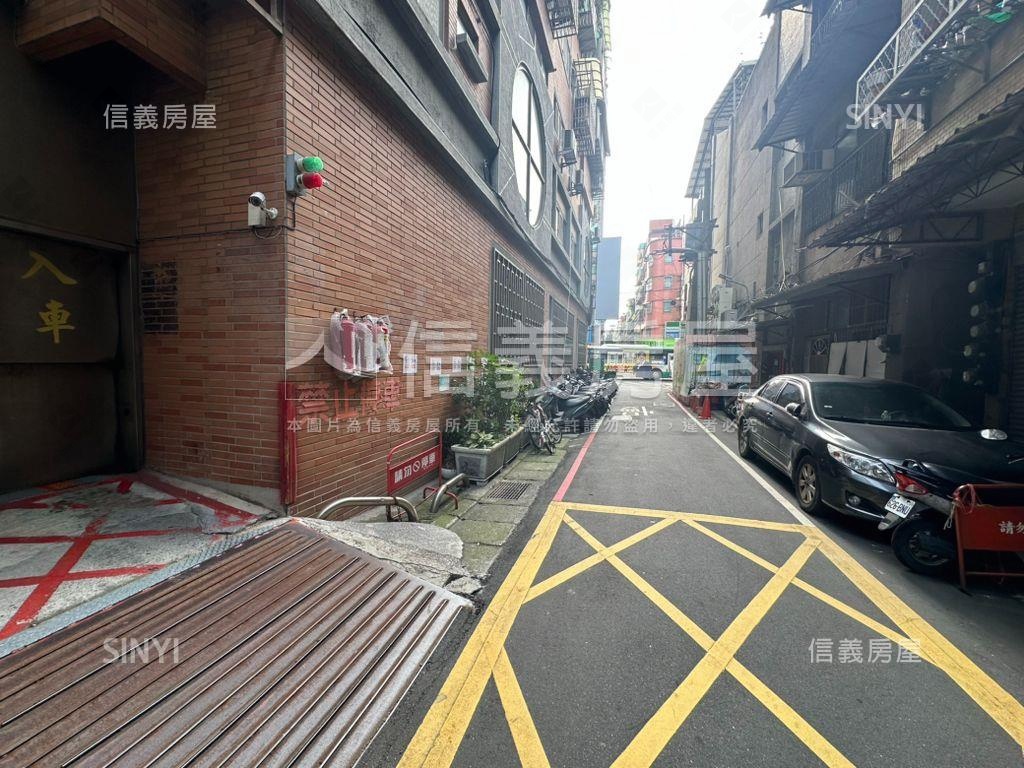 正義北路角窗店面房屋室內格局與周邊環境