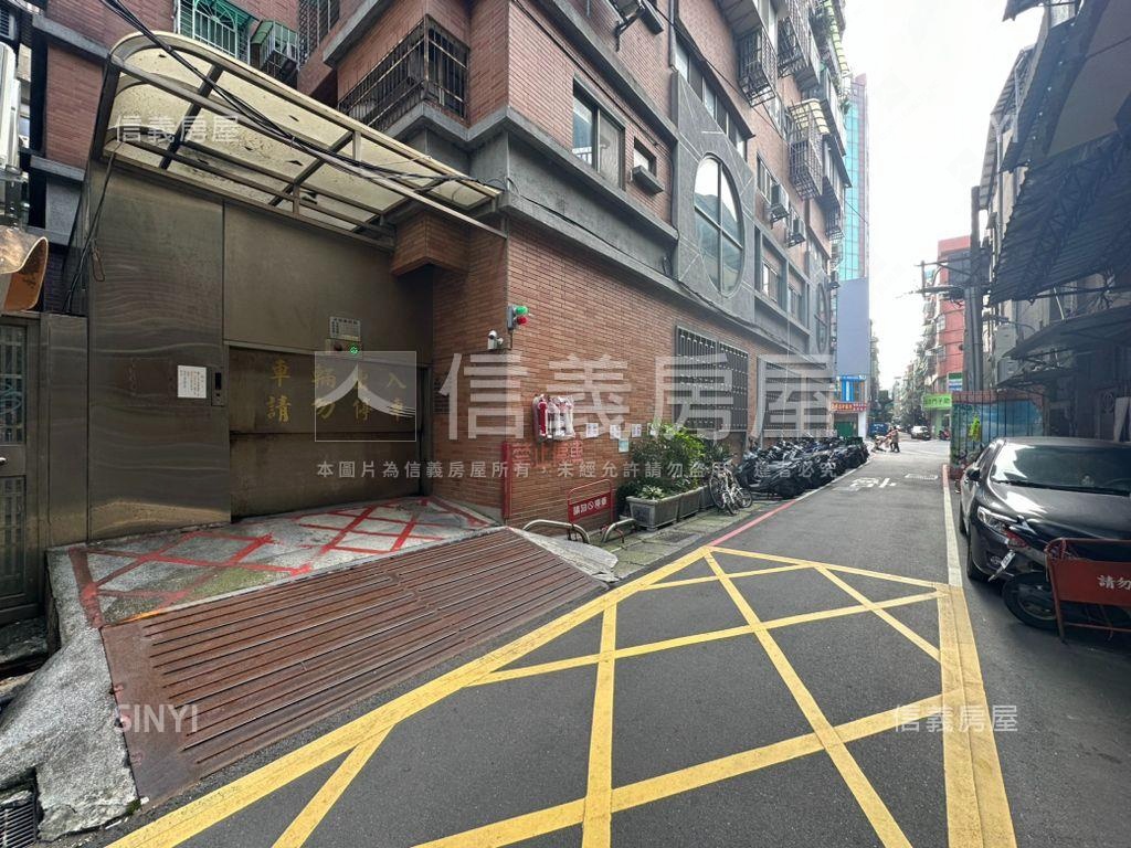 正義北路角窗店面房屋室內格局與周邊環境