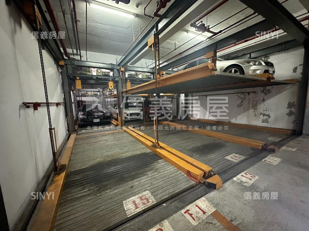 正義北路角窗店面房屋室內格局與周邊環境