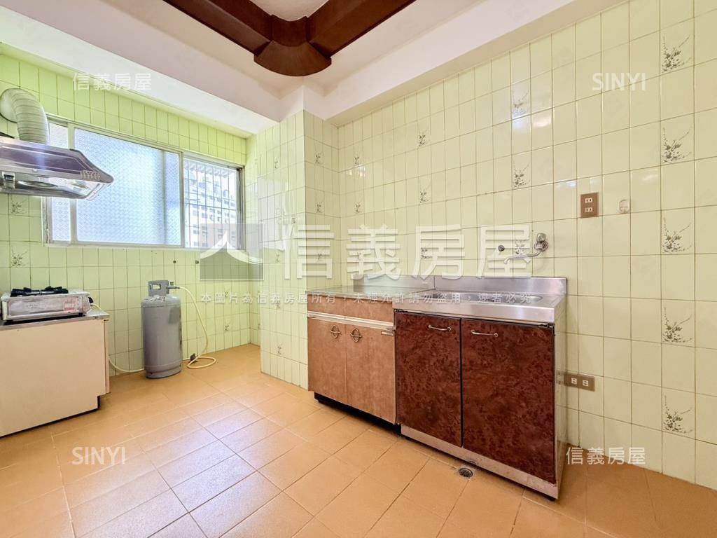 近火車站溫馨電梯美宅房屋室內格局與周邊環境