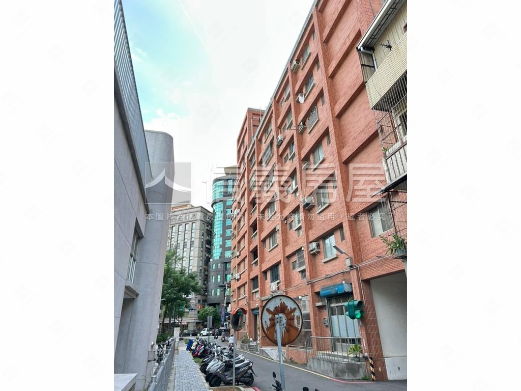 三民國小旁華廈房屋室內格局與周邊環境