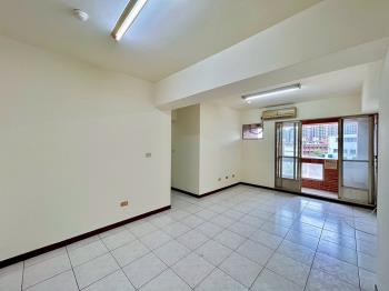 三民國小旁華廈