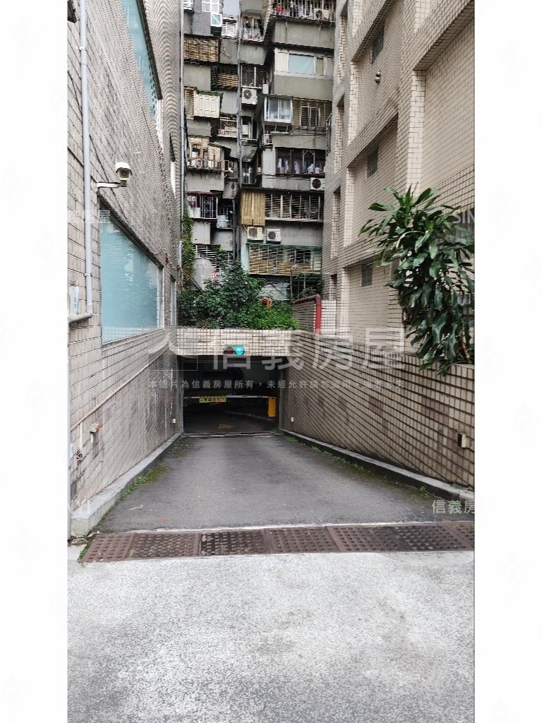 六德金融純辦有車位房屋室內格局與周邊環境