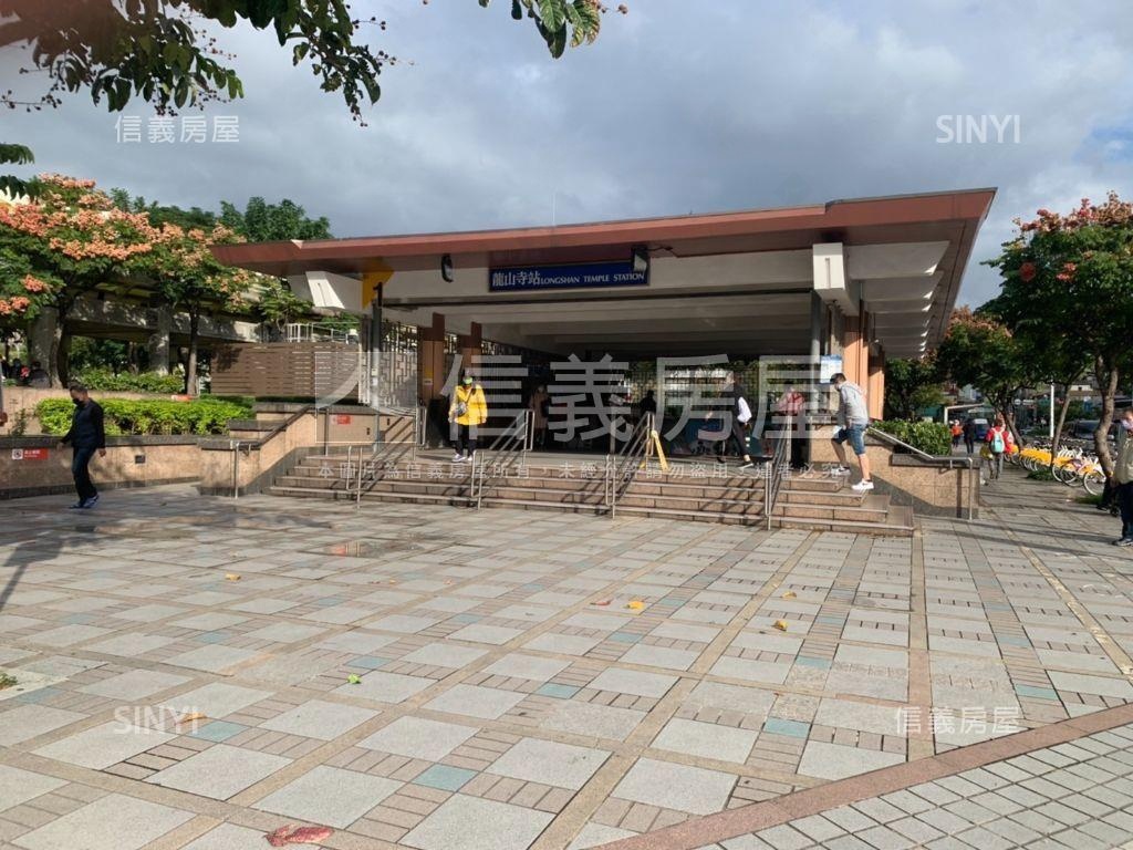 近萬華車站大土地財氣透天房屋室內格局與周邊環境
