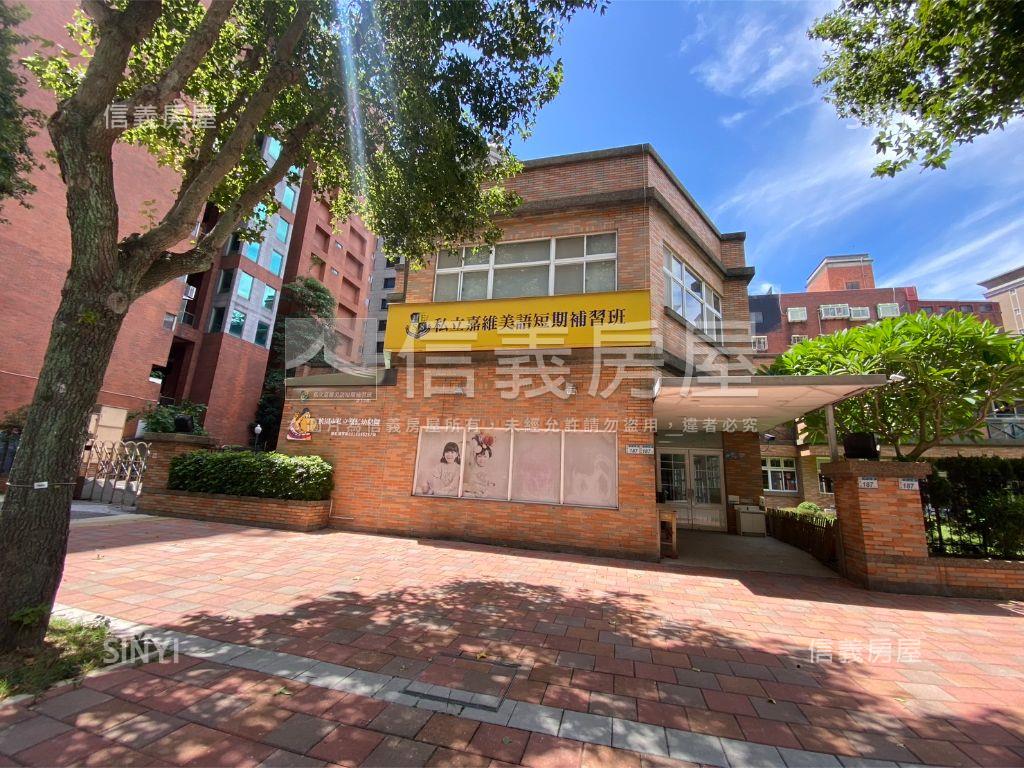 面寬約８米一樓房屋室內格局與周邊環境