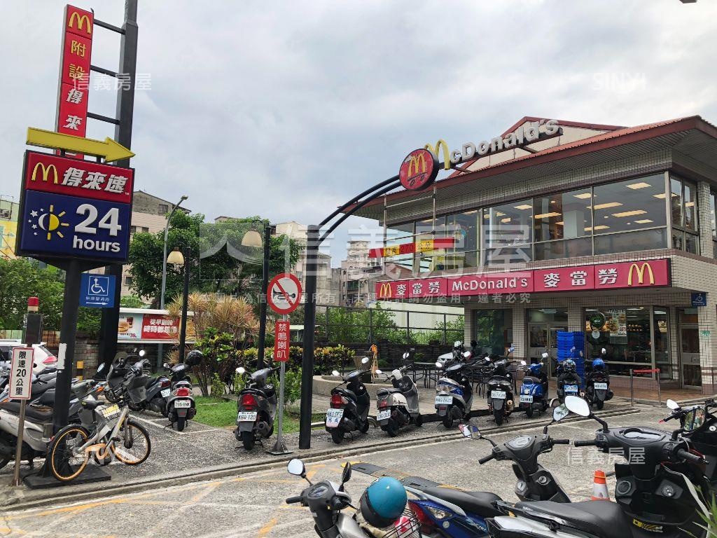 新莊中正黃金１＋２樓店面房屋室內格局與周邊環境