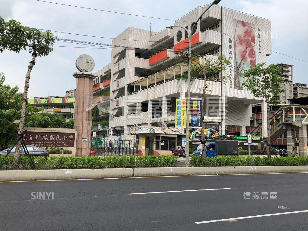 新莊中正黃金１＋２樓店面房屋室內格局與周邊環境