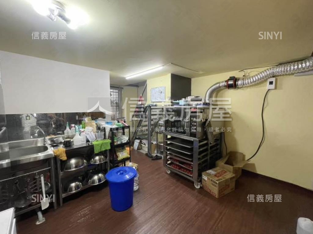 近十三期臨路店面房屋室內格局與周邊環境