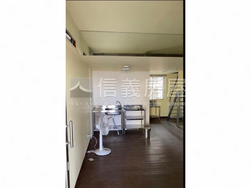 近十三期臨路店面房屋室內格局與周邊環境