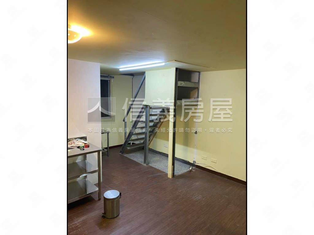 近十三期臨路店面房屋室內格局與周邊環境