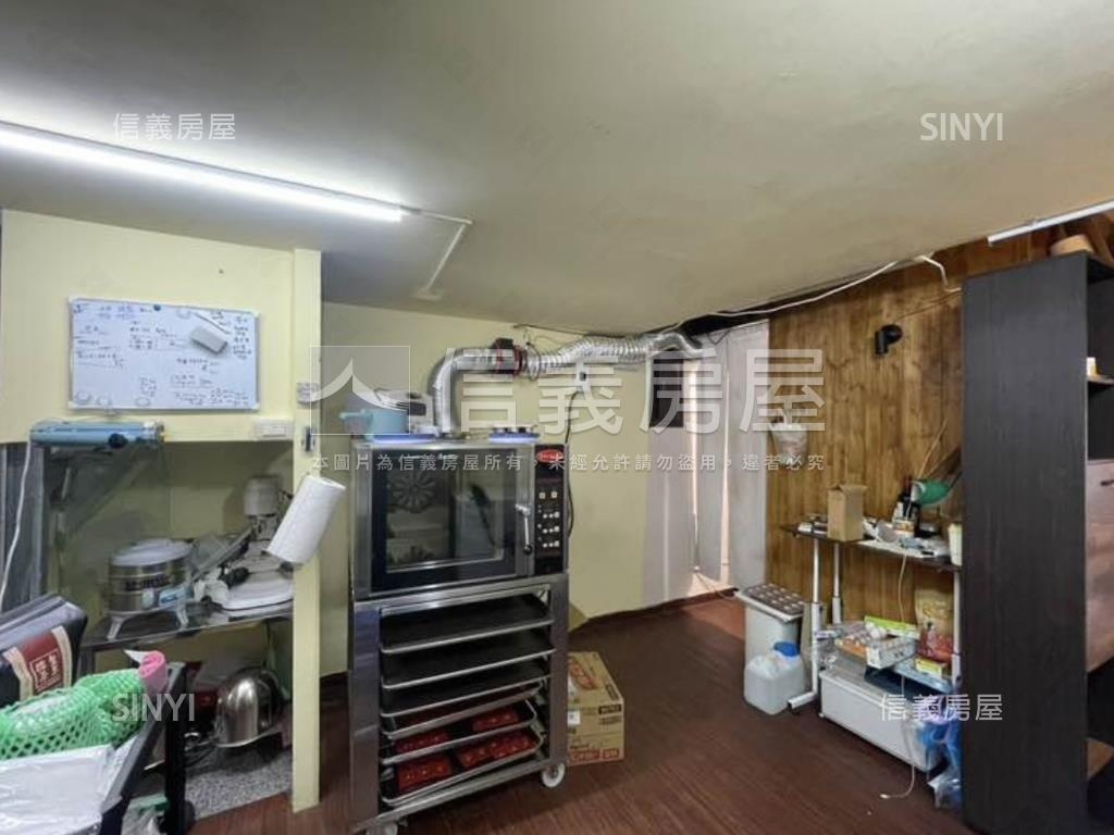 近十三期臨路店面房屋室內格局與周邊環境