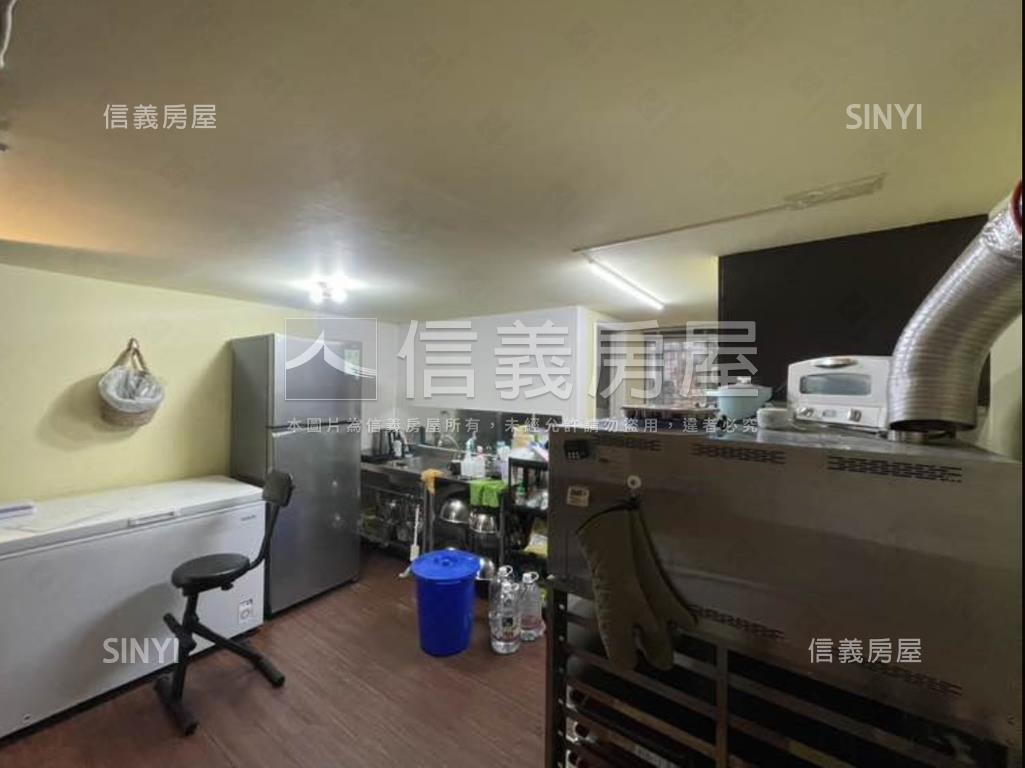 近十三期臨路店面房屋室內格局與周邊環境
