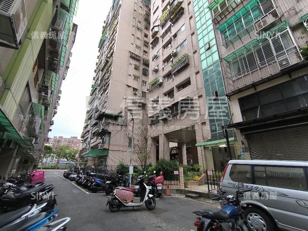 統領中正後棟美景房屋室內格局與周邊環境
