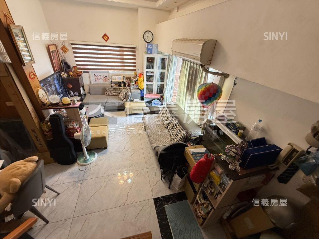 文心威秀日出東方美樓中樓房屋室內格局與周邊環境