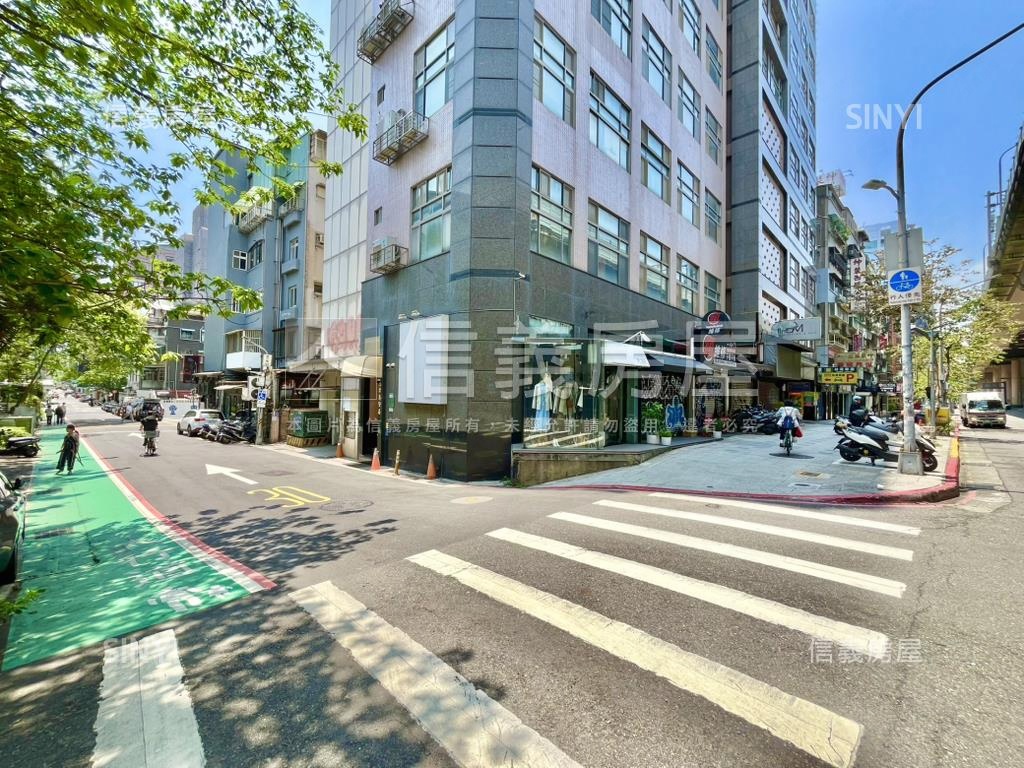 急售忠孝東路四段黃金車位房屋室內格局與周邊環境