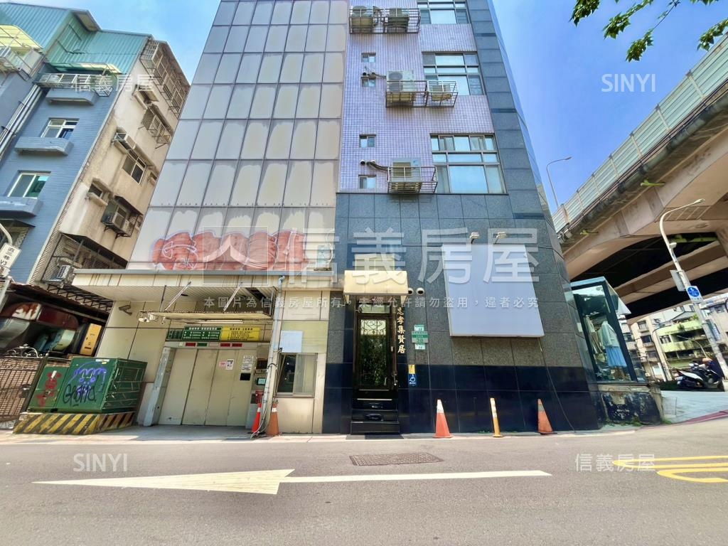 急售忠孝東路四段黃金車位房屋室內格局與周邊環境