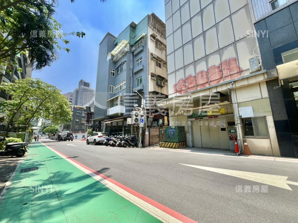 急售忠孝東路四段黃金車位房屋室內格局與周邊環境