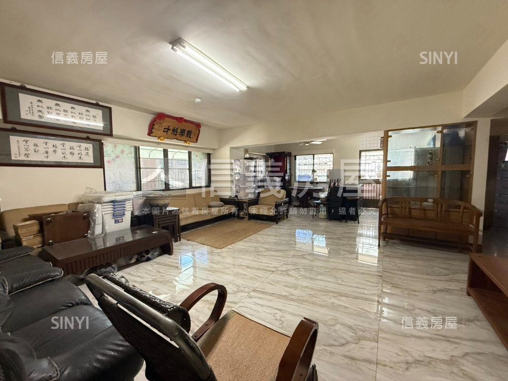 漢神商圈採光兩房房屋室內格局與周邊環境