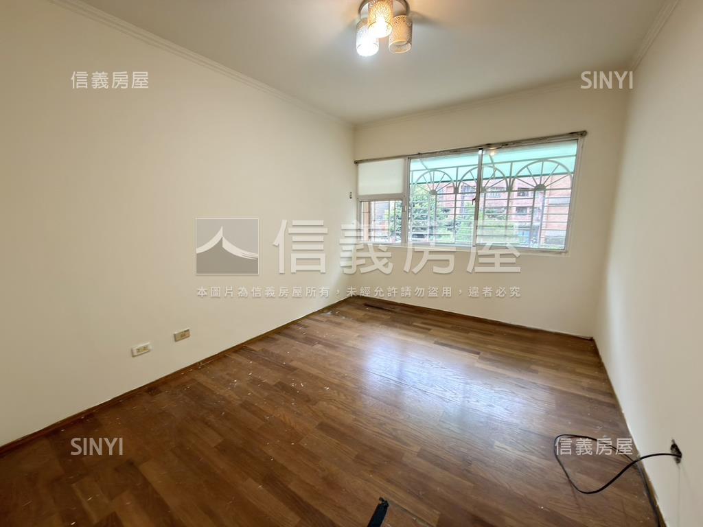 店長推薦國宅三房車位房屋室內格局與周邊環境