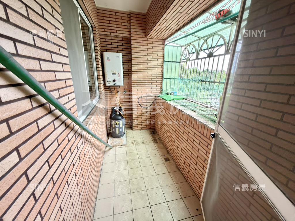 店長推薦國宅三房車位房屋室內格局與周邊環境