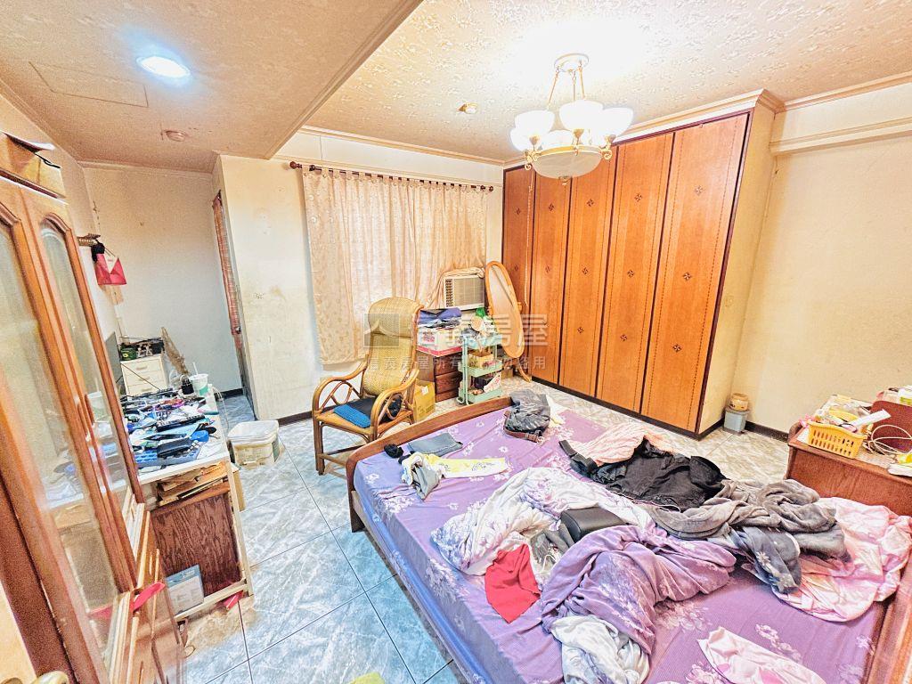 超級中正綠園邸５房車位房屋室內格局與周邊環境