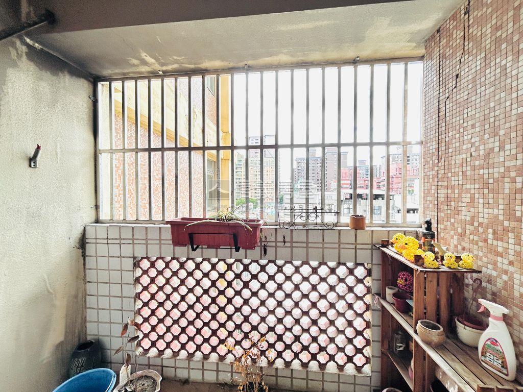 超級中正綠園邸５房車位房屋室內格局與周邊環境